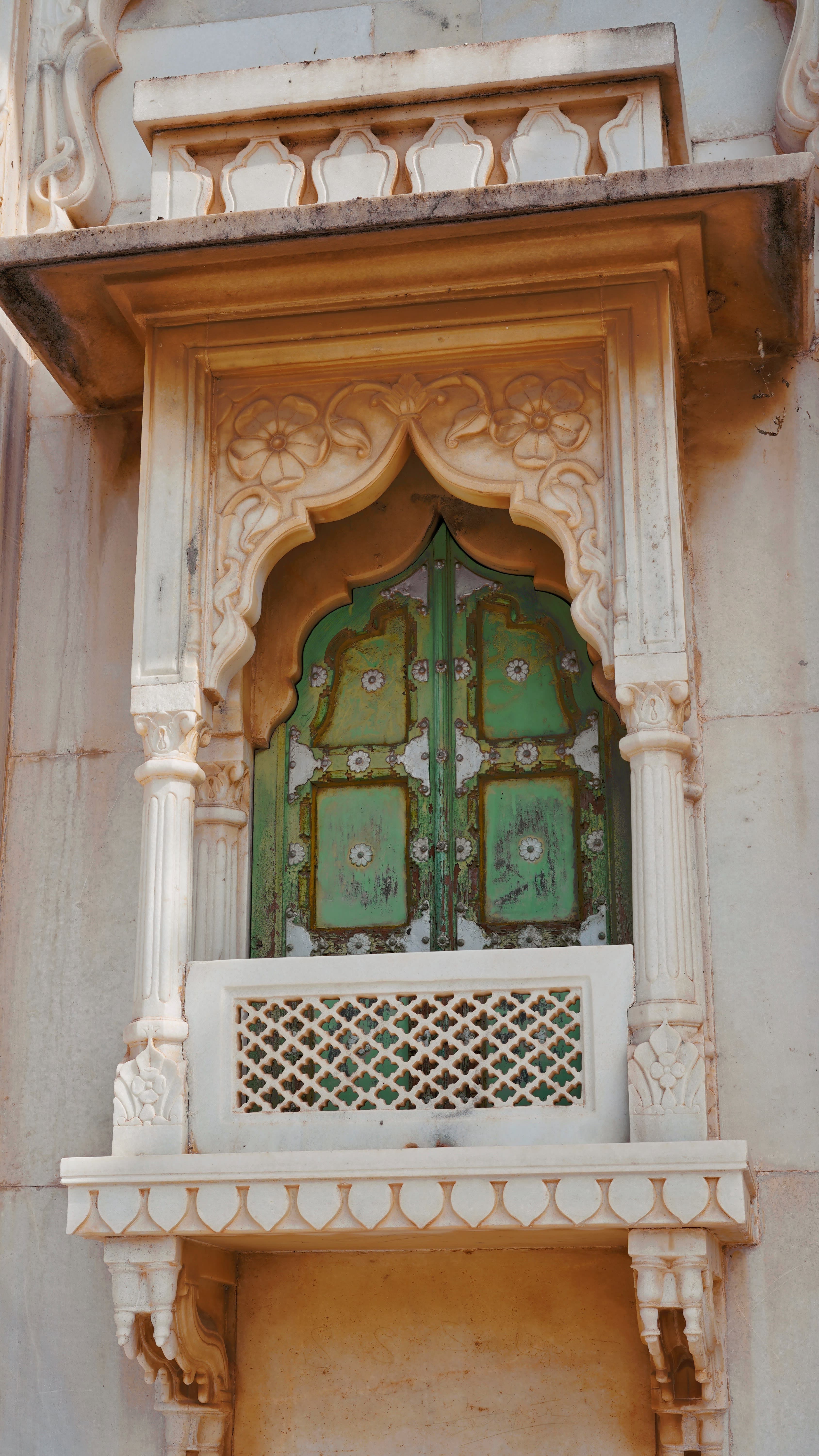 Traveller admiring a Rajasthan fort at golden hour on a one week India itinerary